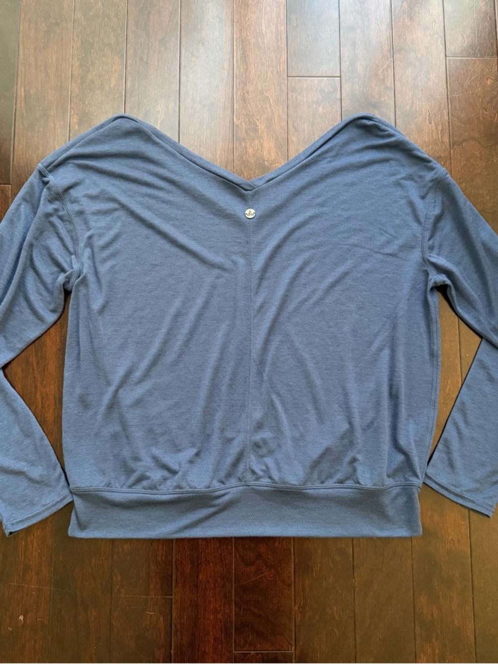 prAna Women's V-Neck Shirt Size L Navy Breathable Long Sleeve Active Outdoor - Picture 3 of 6